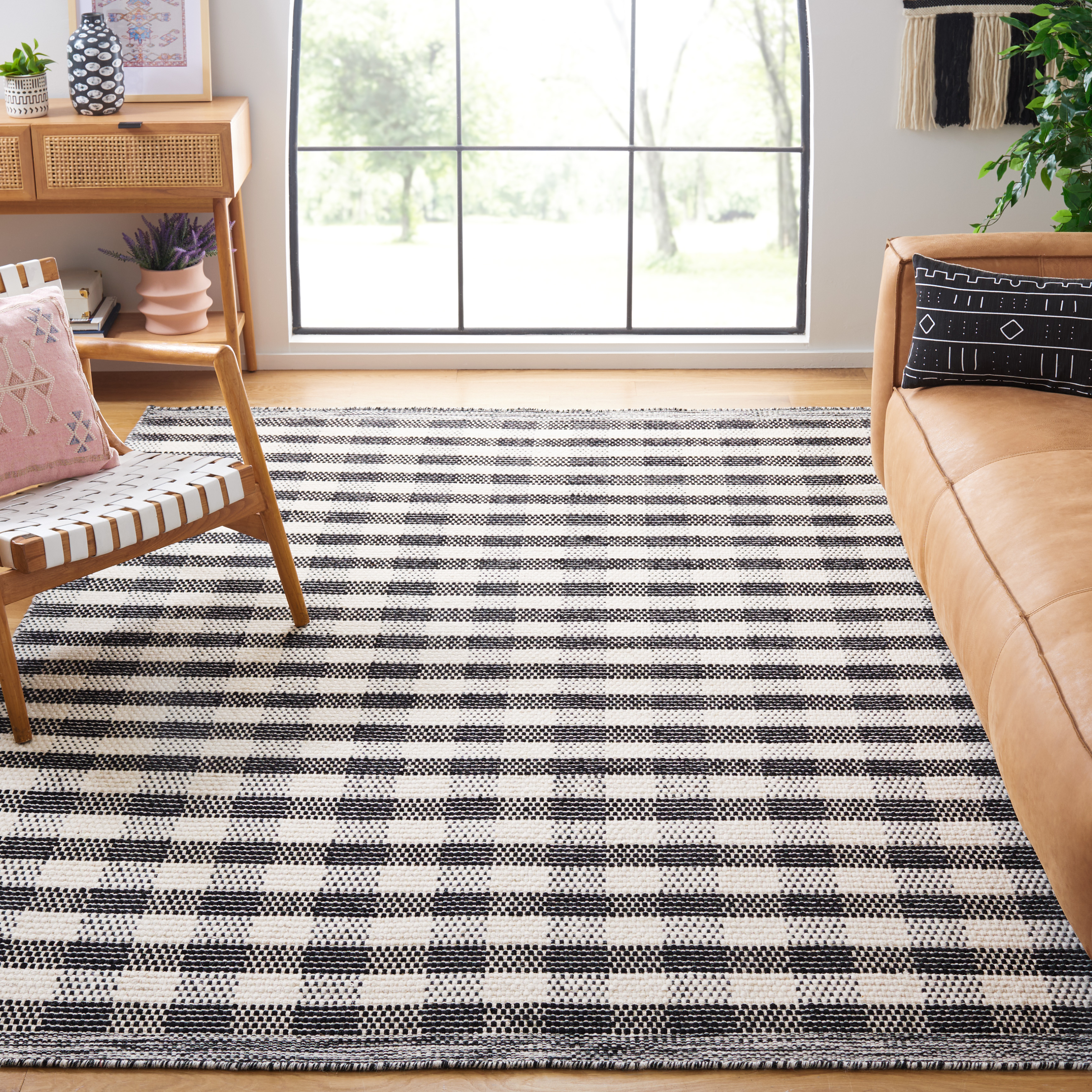 SAFAVIEH Striped Kilim Ulric Striped Area Rug, Black/Ivory, 8' x 10'