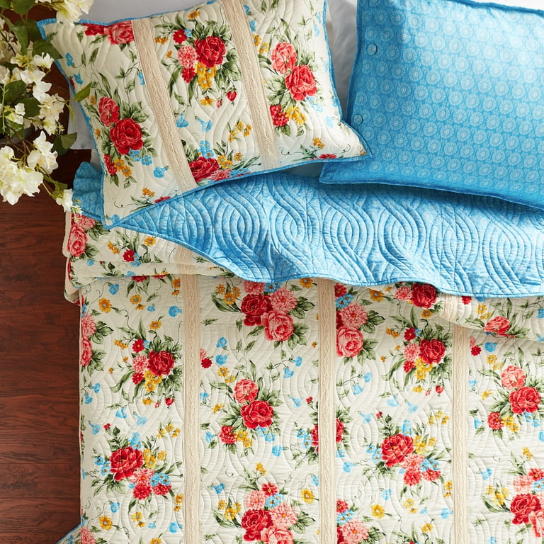 The Pioneer Woman Sweet Rose Cotton and Polyester Quilt, Full