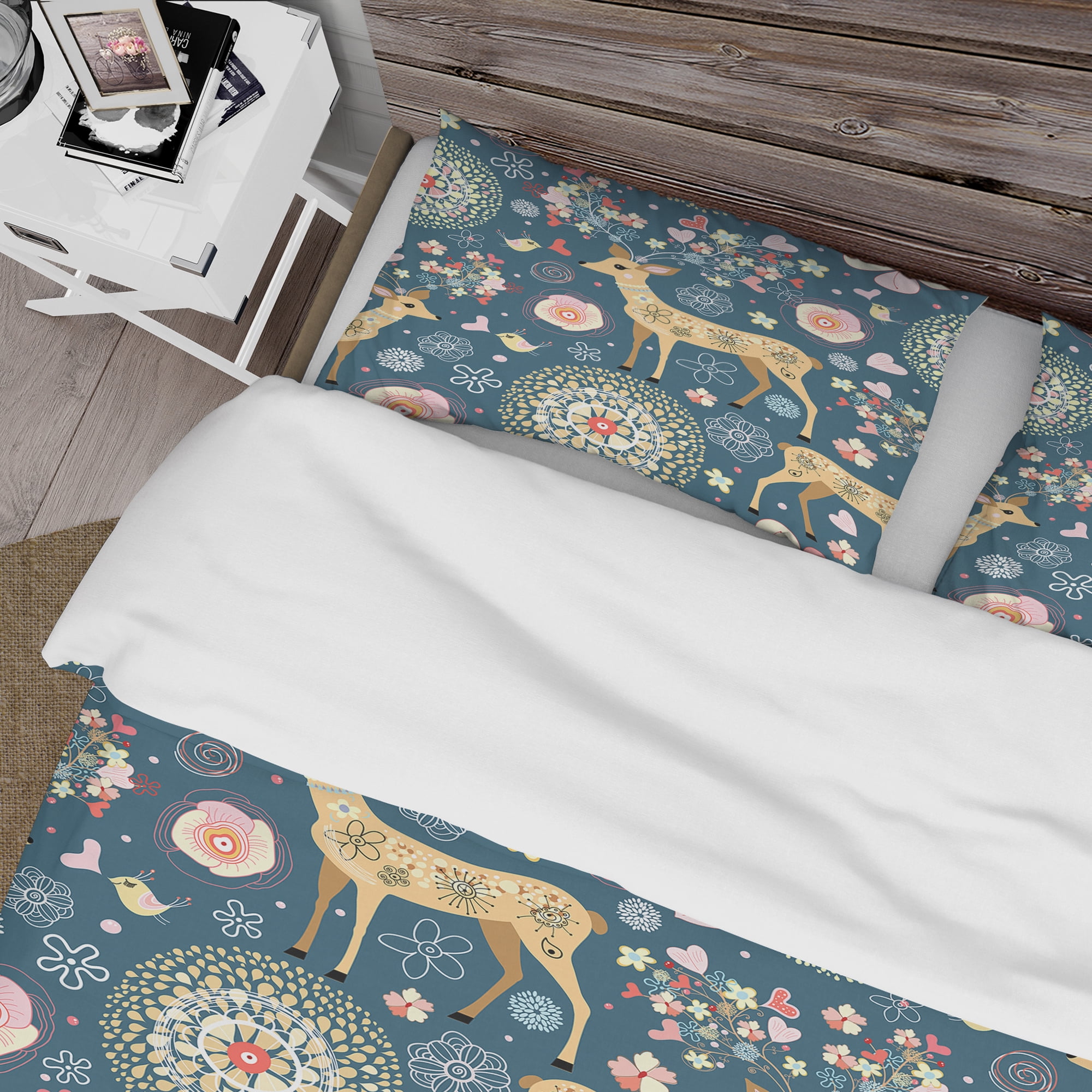 Designart 'Deer with Flowers and Hearts Antlers' Floral Duvet Cover Set