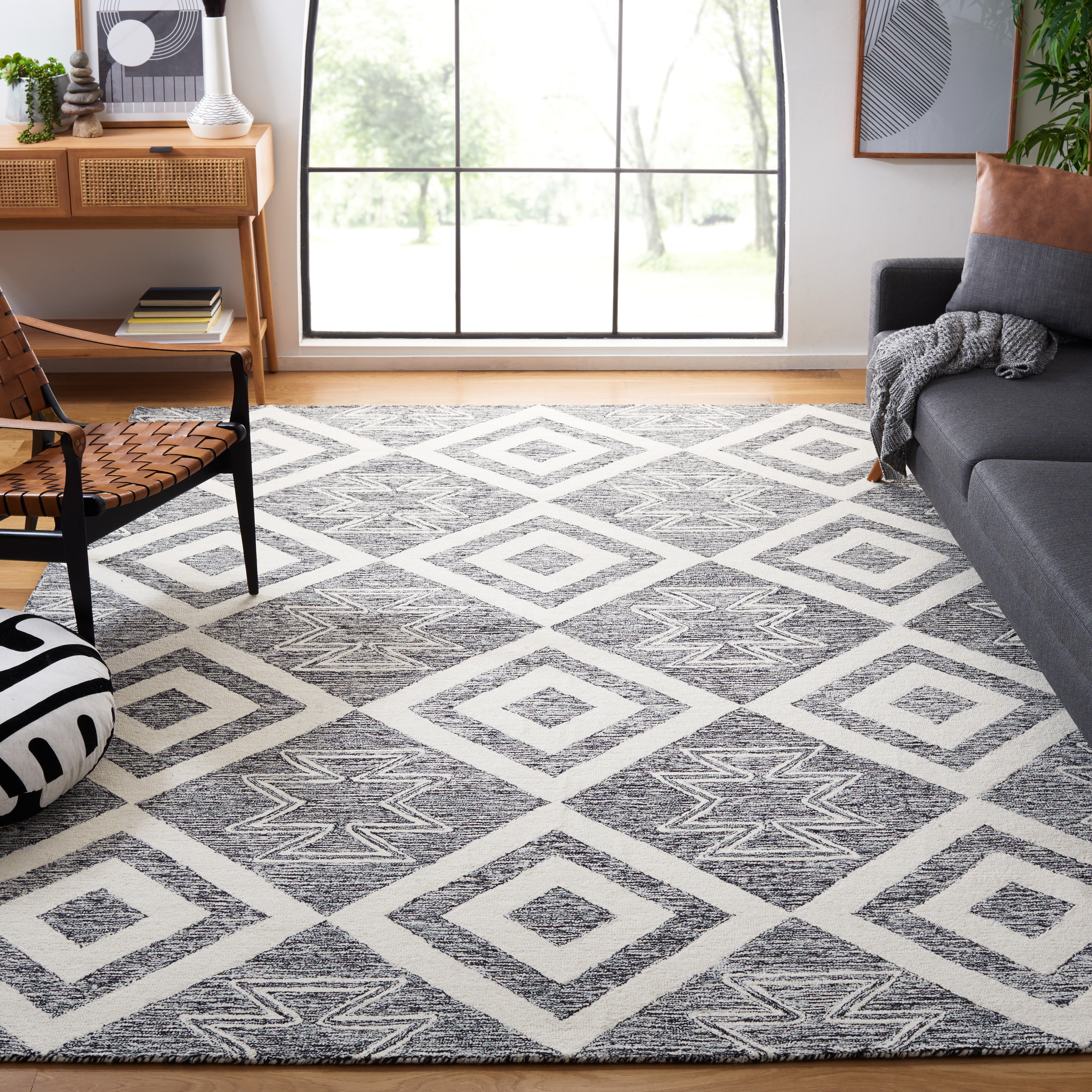 SAFAVIEH Metro Jaimie Southwestern Area Rug, Ivory/Black, 8' x 10'