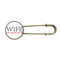 thumbnail image 1 of Broche de Metal Antiguo Unbranded La esposa ama al marido 7.5 cm 2.5 cm, 1 of 3