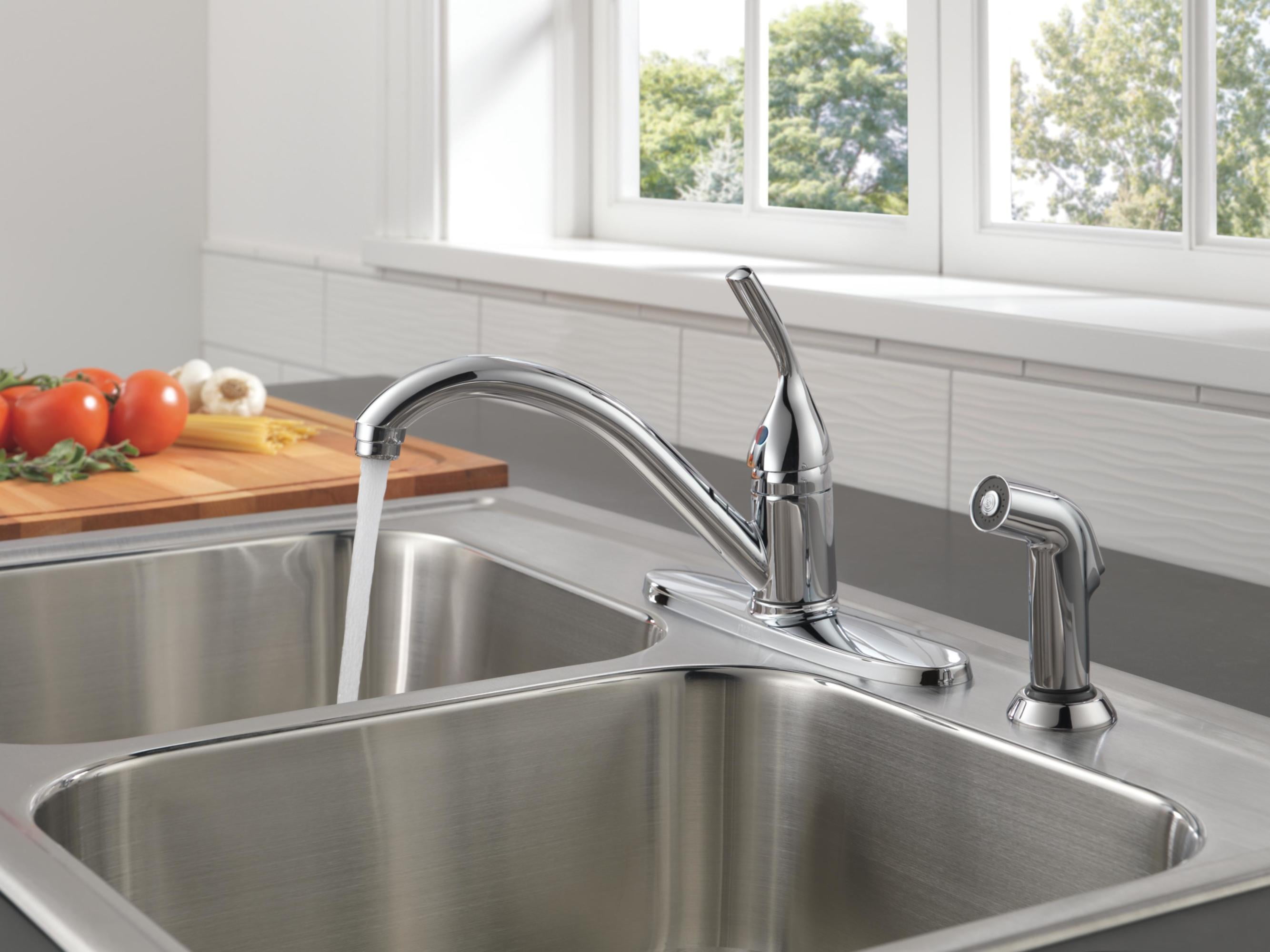 Single Handle Kitchen Faucet with Spray in Stainless 400-SS-DST