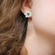 thumbnail image 4 of 1 par de pendientes bohemios con margaritas y flores de resina, joyería floral minimalista para mujeres y niñas, decoración para las orejas, 4 of 7