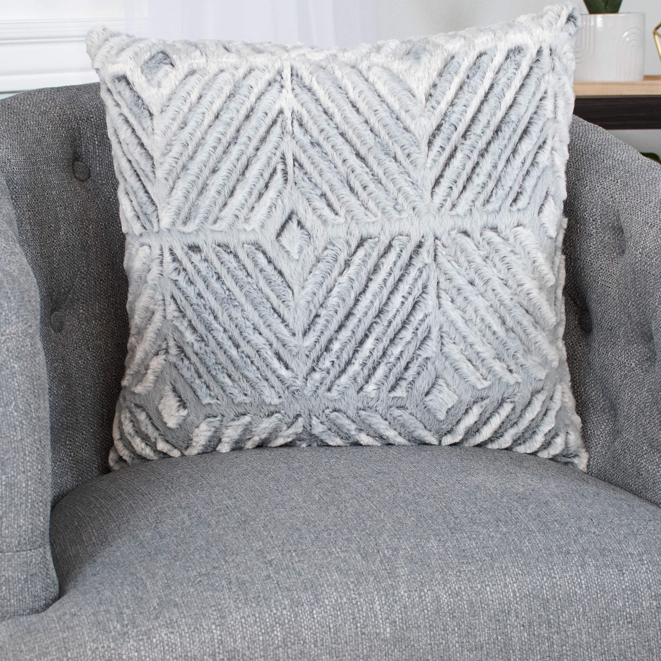 Mainstays Decorative Throw Pillow, Diamond Cut Faux Fur, Gray, 18" Square, 1 per Pack