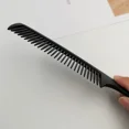 thumbnail image 4 of Peine de corte de pelo de punta plana negro con dientes anchos, cepillo de corte para hombres, cortadora de pelo profesional para peluquería, peines de carbono para peluquería, 4 of 6