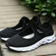 thumbnail image 4 of 1 par de zapatos casuales de malla transpirable para mujer de mediana edad (negros), 4 of 8