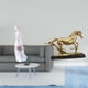 thumbnail image 2 of Estatua Decorativa de Chica Moderna Resina Ornamento Escritorio Caballo Miniatura Figura Coleccionable Diseño Realista Adecuada para Regalo Dormitorio Sala de Estar Entrada Oficina, 2 of 8