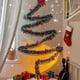 thumbnail image 4 of Decoración de guirnaldas navideñas 600 cm – Ratán de rayas de terciopelo verde con detalles de bayas rojas • Serpentina reutilizable para barandillas de escaleras, chimeneas, árboles • Decoración, 4 of 9