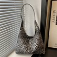 thumbnail image 3 of Bolso de mano de gran capacidad con estampado de leopardo popular de este año, bolso grande, nuevo estilo 2025, bolso de hombro versátil de moda, bolso de mujer, 3 of 5