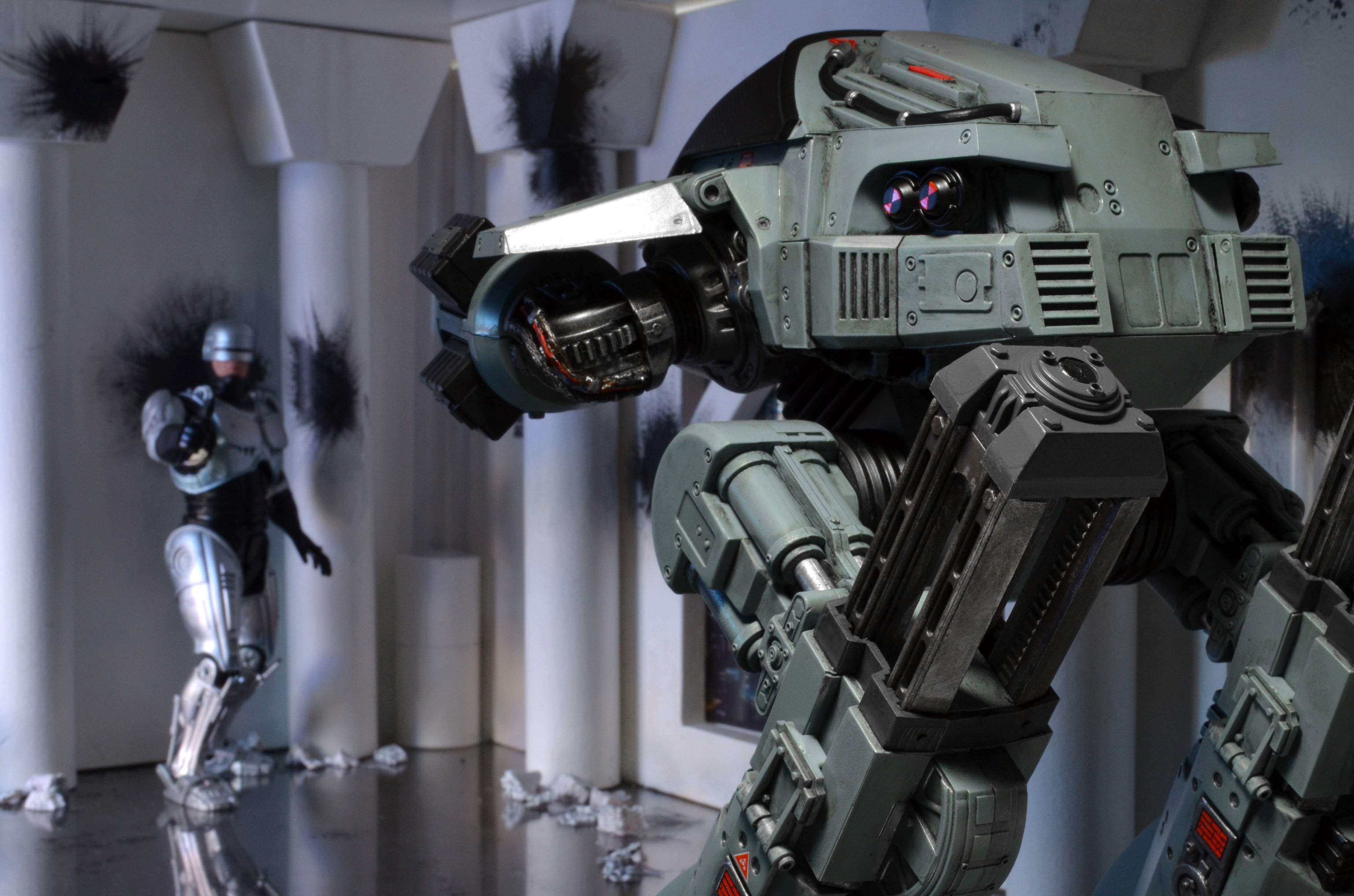 NECA Robocop ED-209 Boxed Action Figure with Sound, 10-Inch