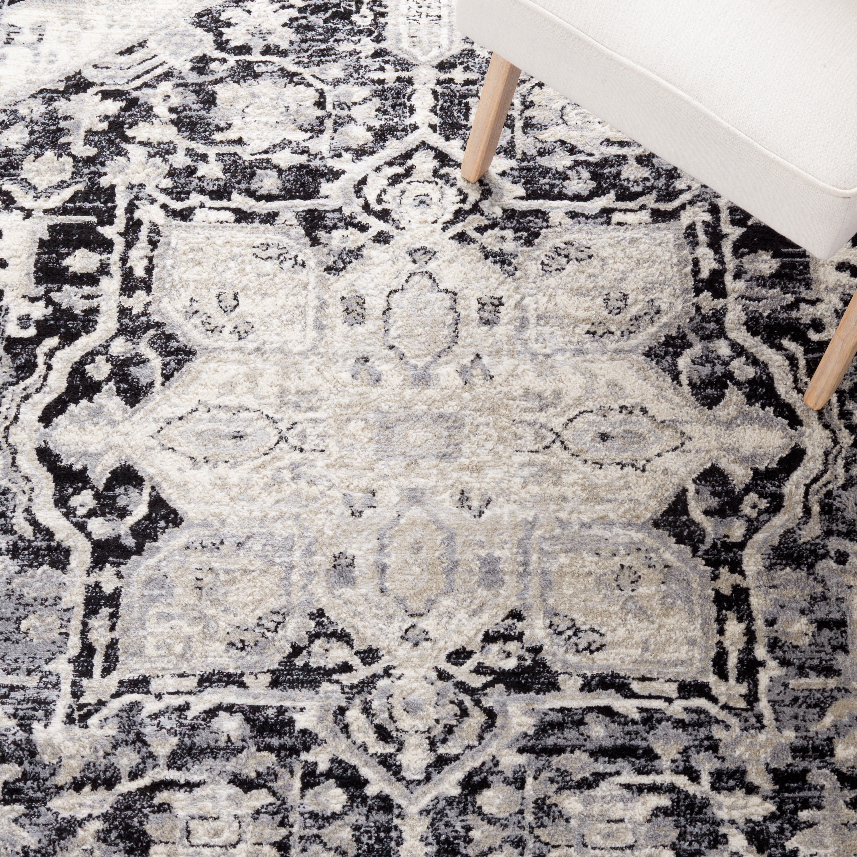 SAFAVIEH Brentwood Ezra Oriental Area Rug, Black/Ivory, 8' x 10'