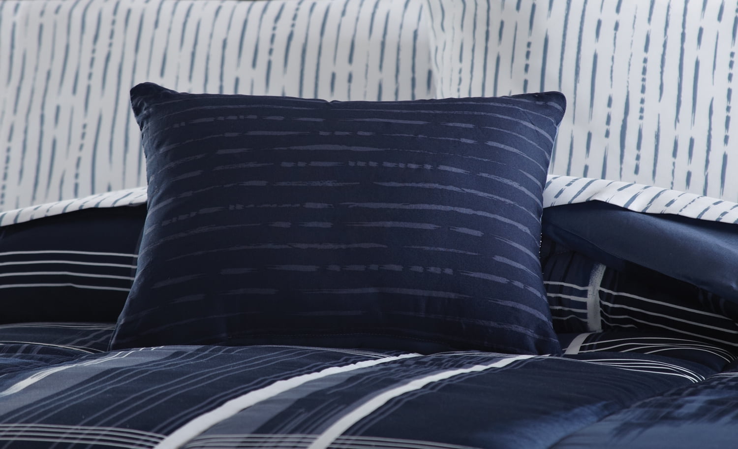 Mainstays Navy Modern Plaid 8 Piece Bed in a Bag Comforter Set With Sheets, Queen