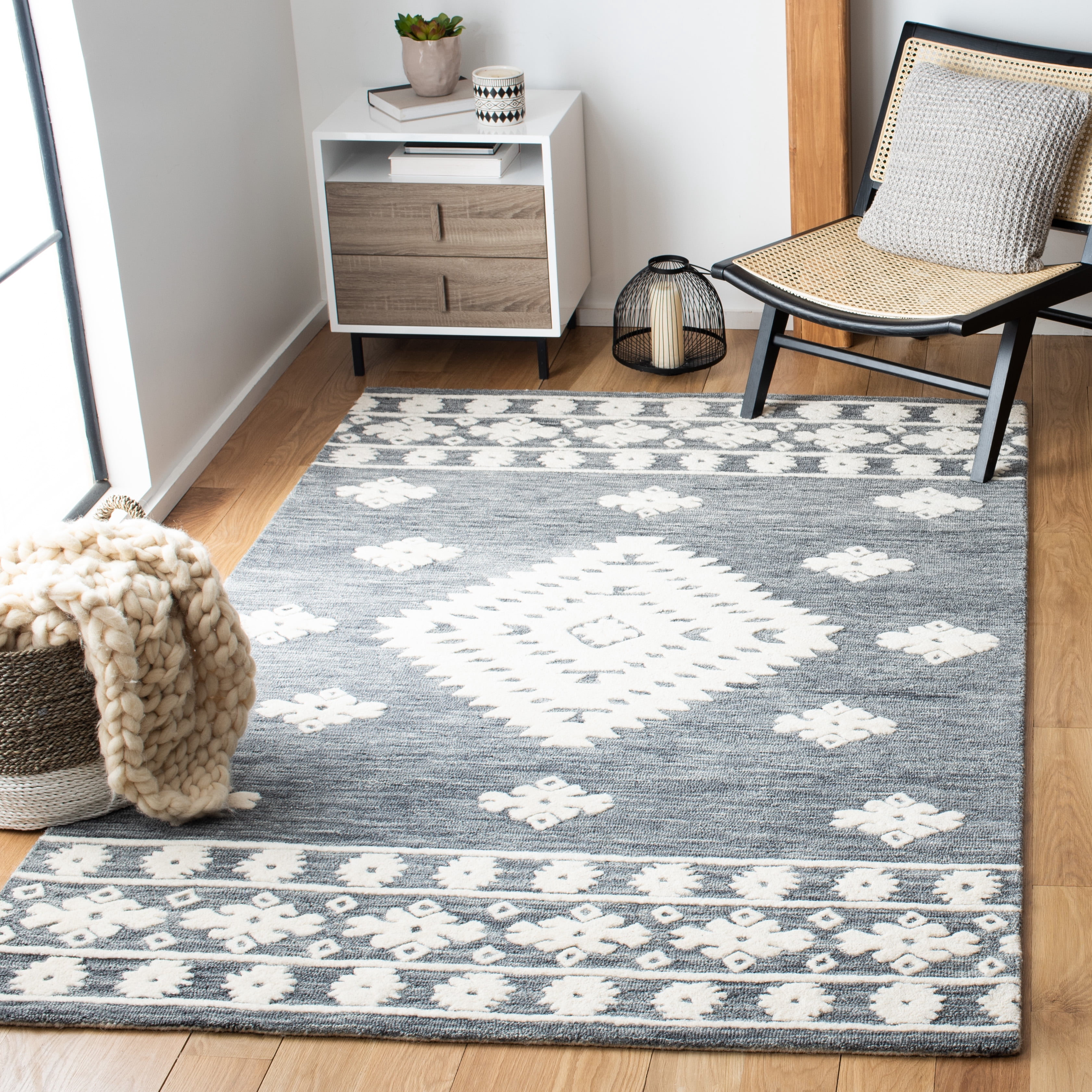 SAFAVIEH Aspen Kerry Geometric Area Rug, Dark Grey/Ivory, 4' x 6'