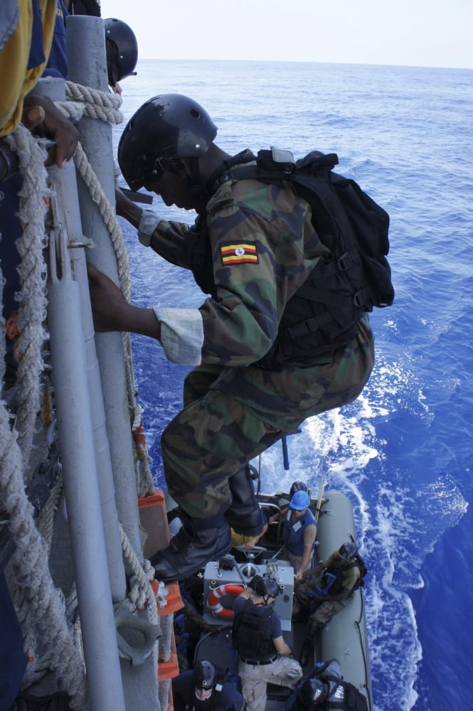 A marine from the Uganda People?Ø¬æ¬¥?Ø¬æ¬†?Ø¬æ¬¥s Defense Force descends a US Navy ship Canvas Art - Stocktrek Images (23
