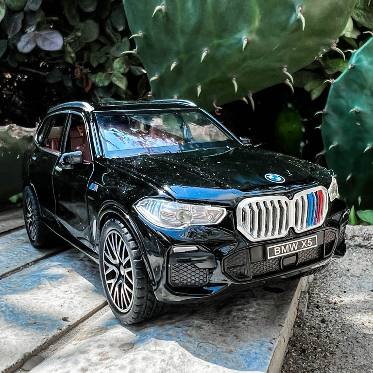 BMW X5 ミニカー 黒 2人乗り Amazon.com: ERBADIHAGO Toy Cars Compatible for X5 1/32 Metal
