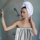 thumbnail image 5 of Toalla de Baño de Terciopelo para Adultos | Toalla de Forro Polar Extragruesa y Súper Absorbente para Secar El Cabello y El Cuerpo | Tejido Suave y Delicado con Un Elegante Estampado de Rayas | Perfe, 5 of 5