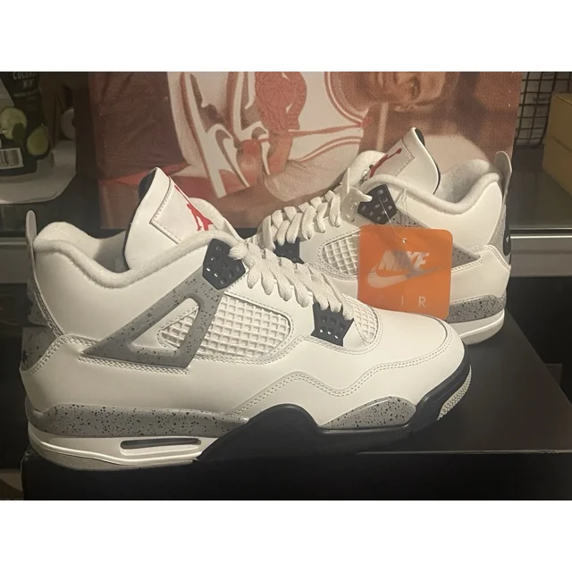 Ni - ke Air Jordan 4 Retro 2025 “White Cement” Men’s Size 9.5 (FV5029-100)