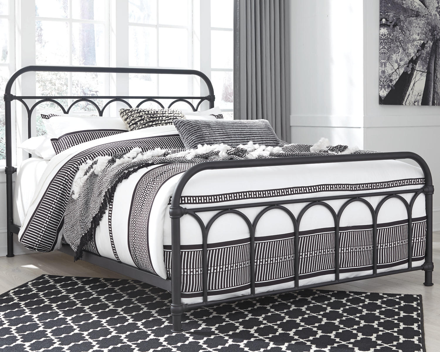 Signature Design by Ashley Casual Nashburg Queen Metal Bed  Black - image 2 of 8