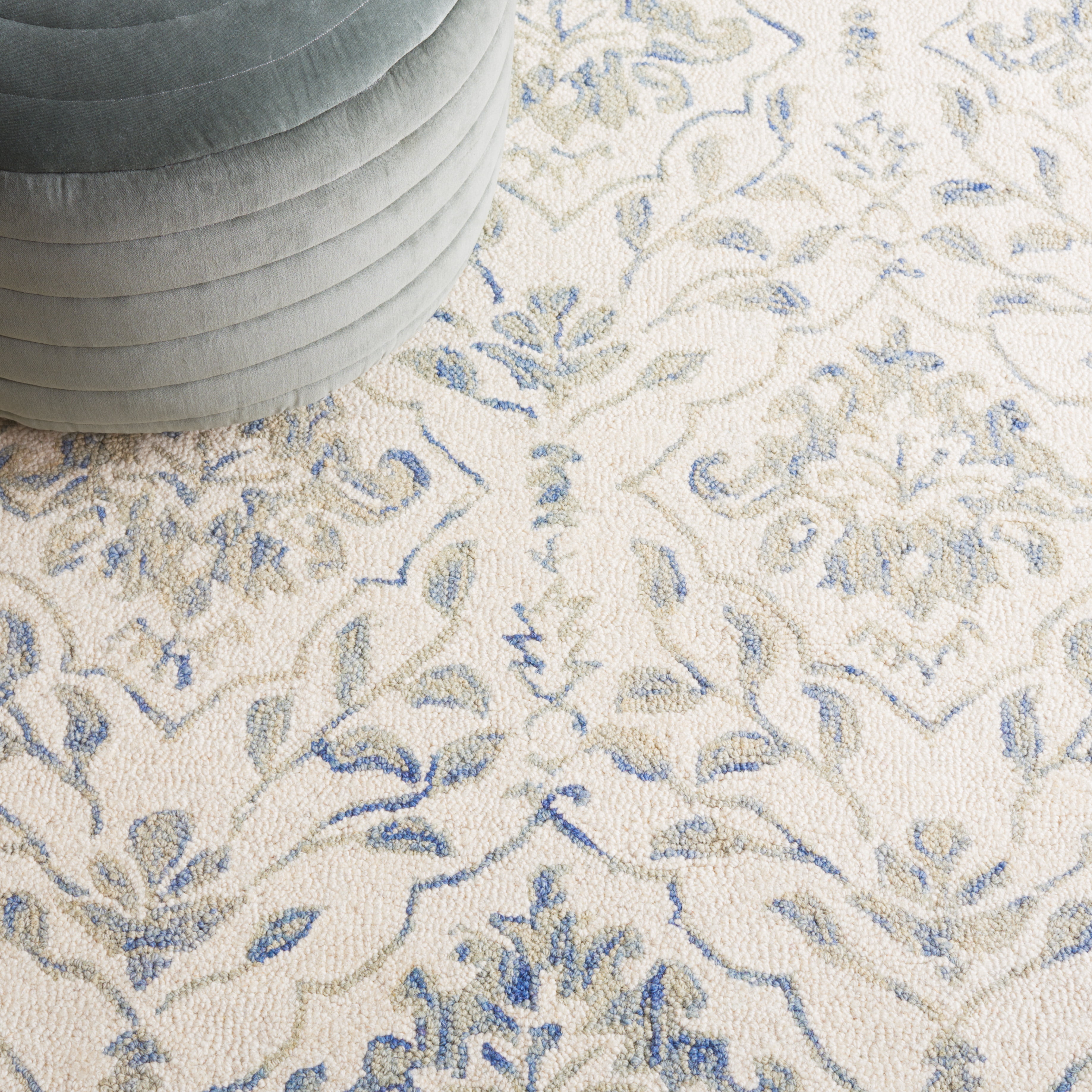 Safavieh Dip Dye Beranadette Floral Wool Area Rug, Light Blue/Ivory, 5' x 5' Round