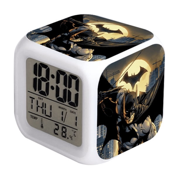 HANNTAOO Reloj despertador LED con diseño de superhéroe, reloj de mesa creativo, reloj digital electrónico brillante y colorido para adultos, niñas, niños y niños, juguete para regalo de cumpleaños