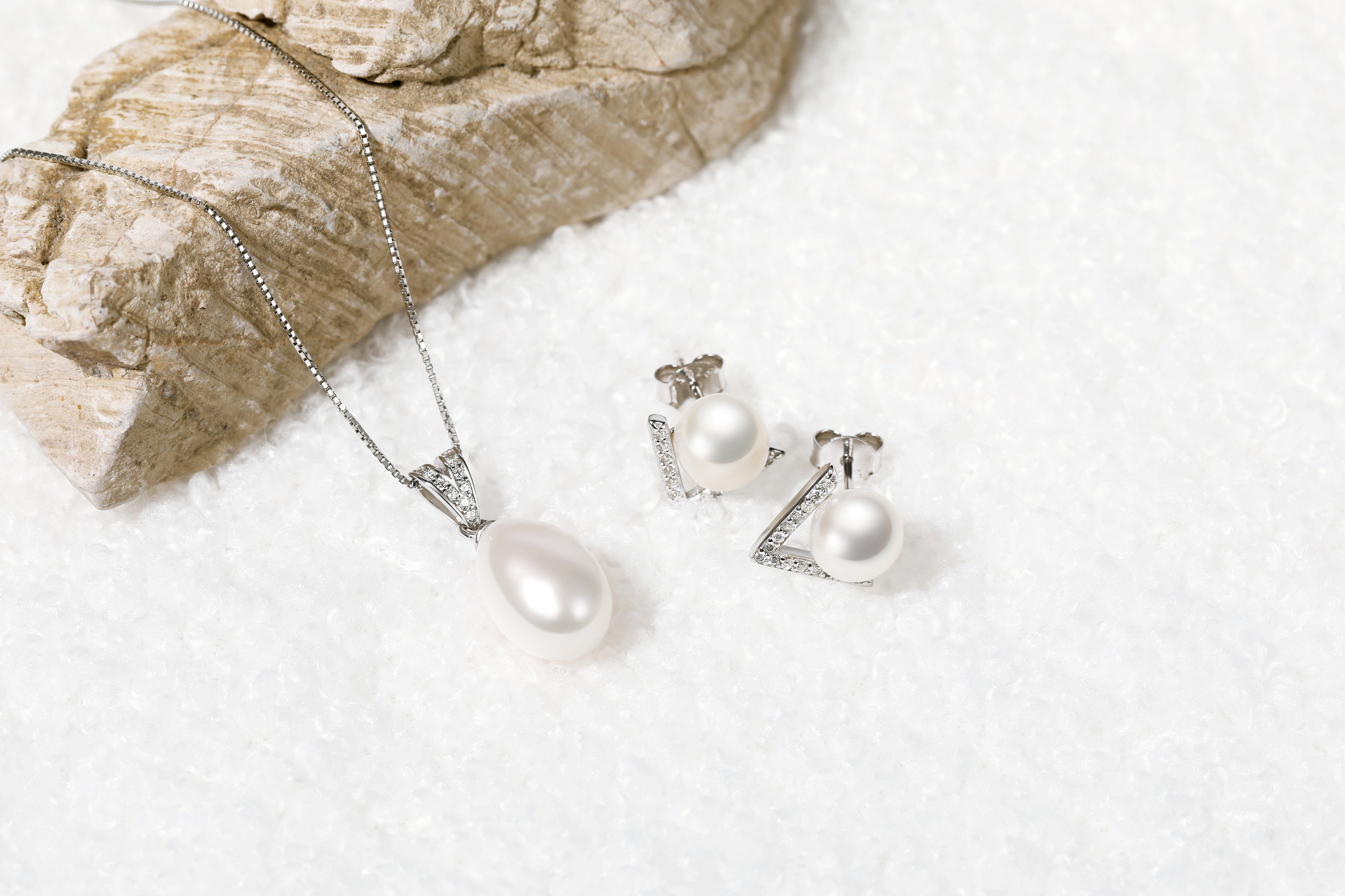 YAMI 10-11 mm Freshwater Cultured Pearl Necklace & Earrings Set, 925 Sterling Silver White Pearl  Valentine's Day Jewelry Gift for Her