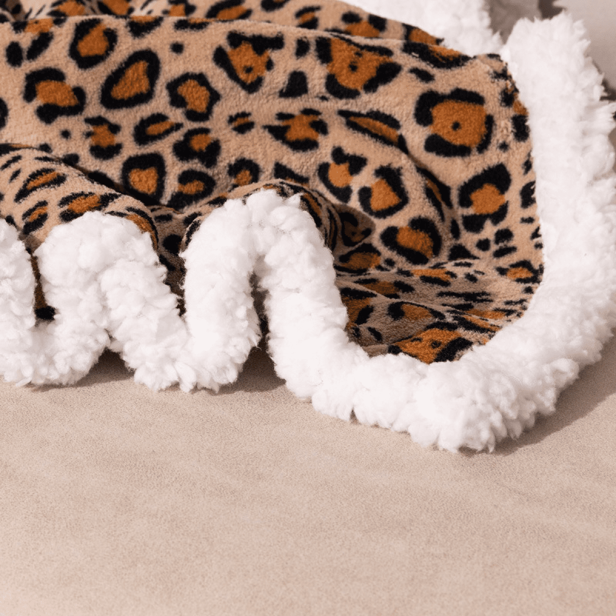 Fleece Throw Blanket for Couch Leopard Print Blanket Fuzzy Cozy Comfy Super Soft Fluffy Plush Cheetah Blanket for Bed Sofa 59x79inches M01