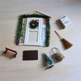 thumbnail image 1 of Casa de Puerta de Jardín Puerta de Árbol de Navidad Buzón de de 1:12 Hogar Decoración de Navidad Madera clara Hugo Puerta de la casa de muñecas, 1 of 9