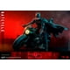 thumbnail image 5 of Figura Hot Toys Escala 1:6 Vehicle Accessory Set DC The Batman: Batcycle, 5 of 8