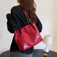 thumbnail image 4 of Bolsos de hombro de una sola moda con remaches, bandolera de diseñador de lujo, bolsos de mano para mujer, bandolera de alta calidad, versátil, Y2k, 4 of 5
