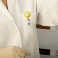 thumbnail image 3 of Soporte de insignia retráctil Sunnimix flores para farmacia Estilo C, 3 of 7