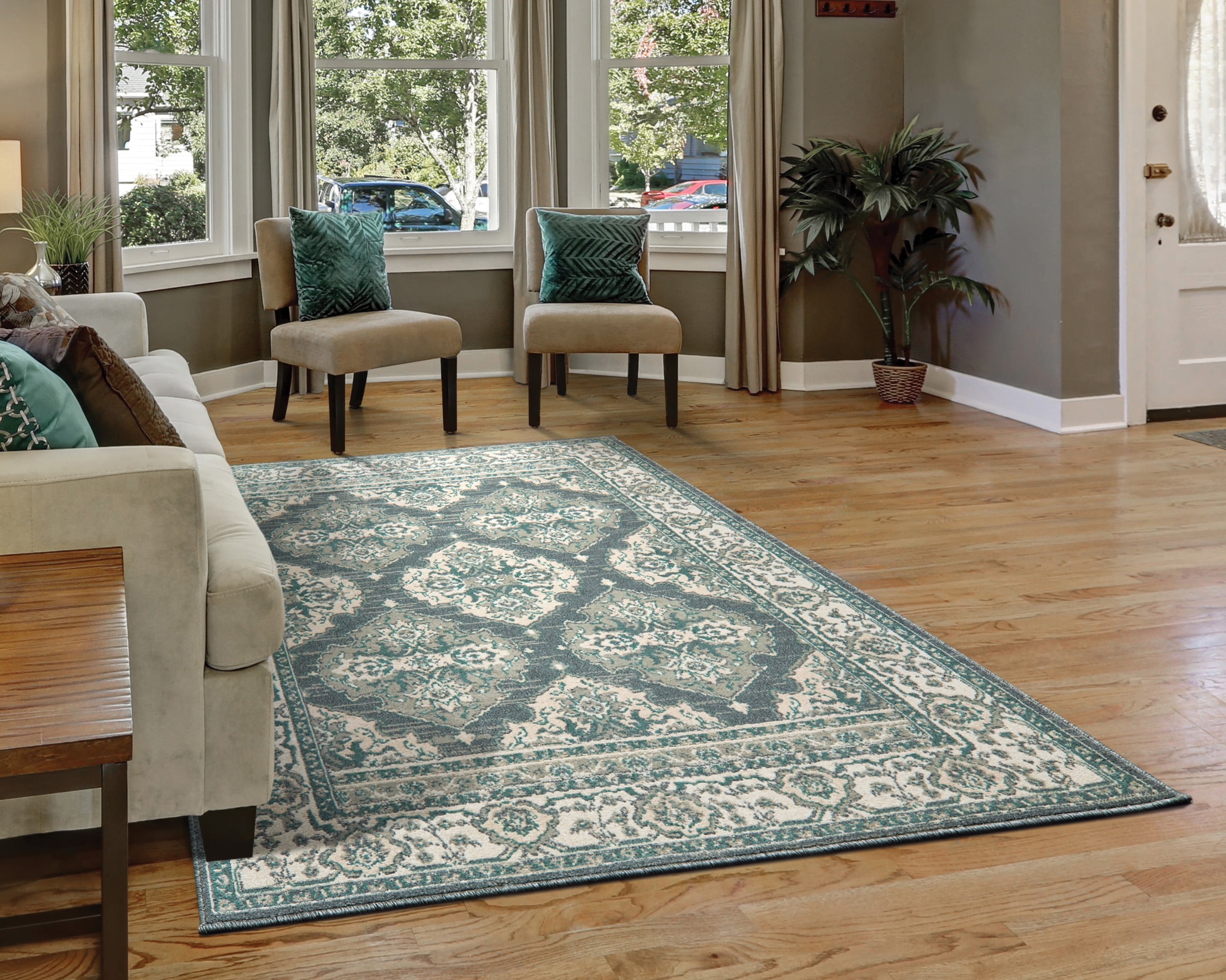 United Weavers Amaranth Daisy Oriental Grey Woven Polypropylene Area