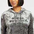 thumbnail image 3 of Sudadera con capucha adornada con logotipo personalizado de terciopelo triturado de manga larga de invierno para mujer oso de fresa Hogar, 3 of 6