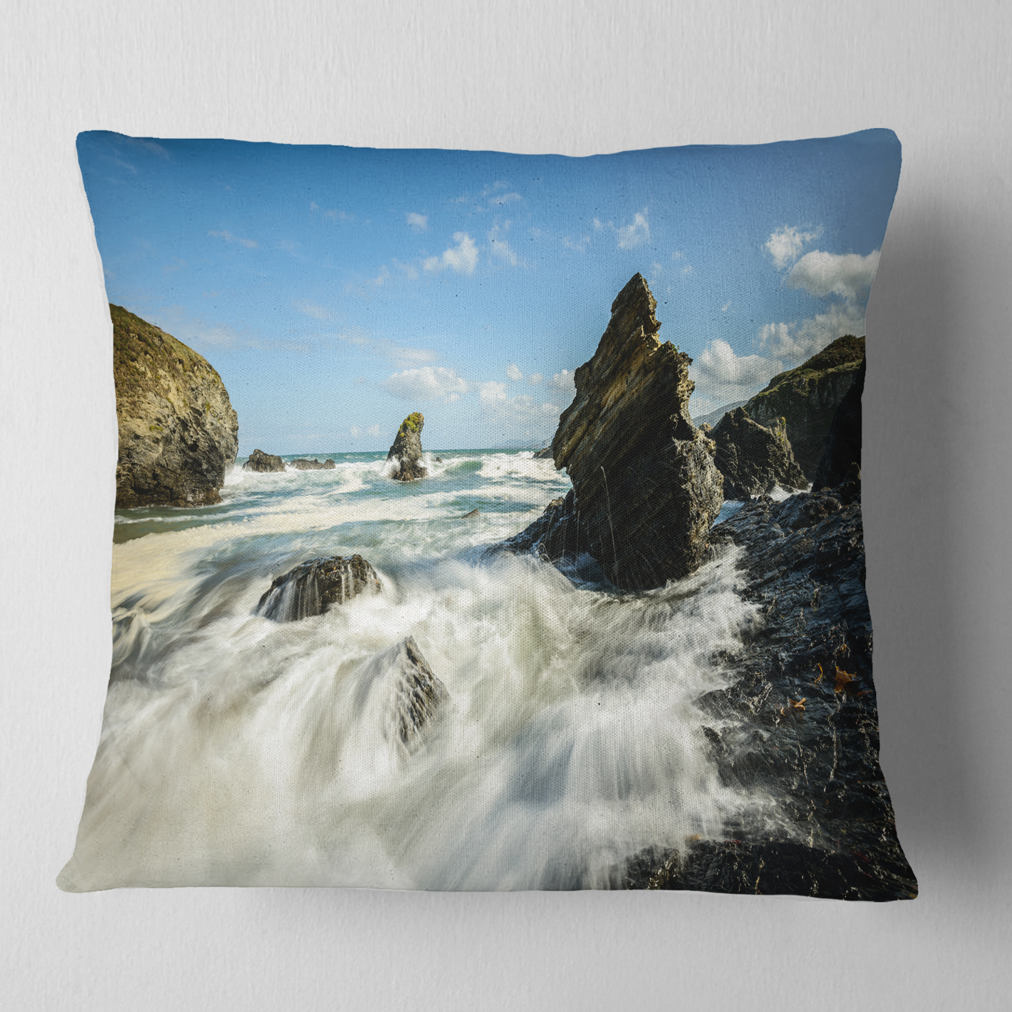 Designart Roaring Atlantic Rocky Coast - Seascape Throw Pillow - 18x18