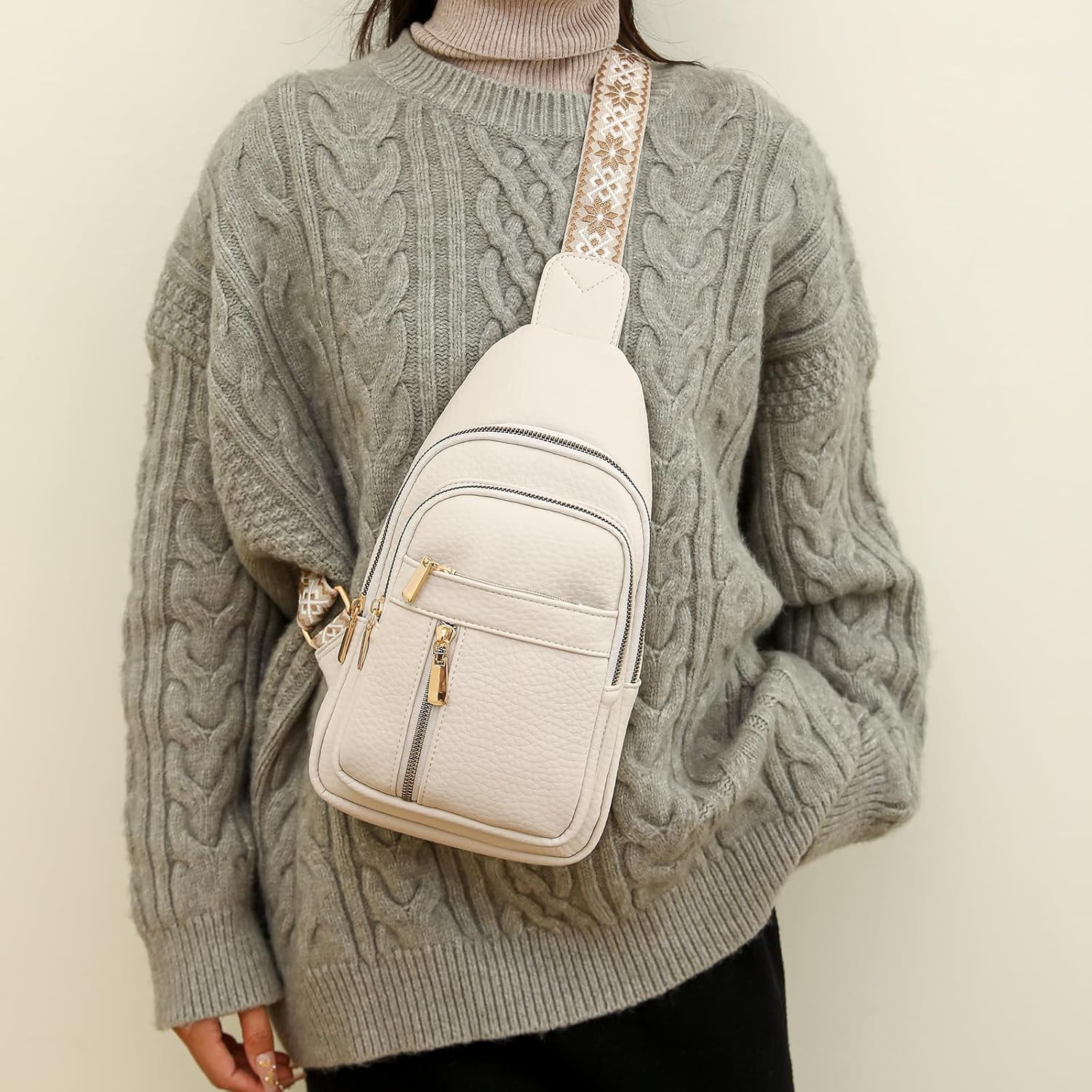 Small Sling Bag for Women Vegan Leather Fanny Pack Crossbody Bag for Women Casual Daypack for Travel Chest Bag