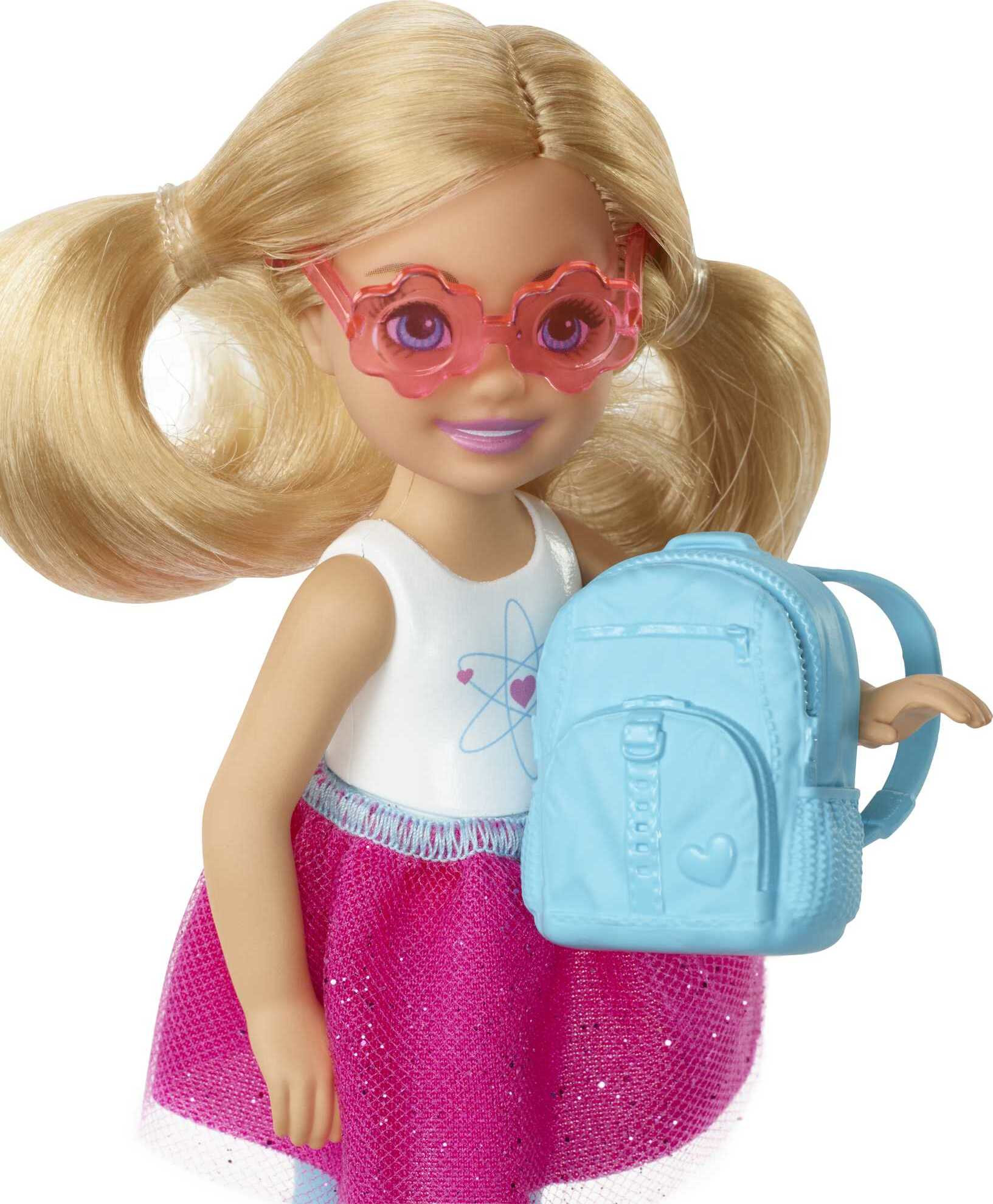 Barbie Dreamhouse Adventures Chelsea Doll & Accessories, Travel Set with Puppy, Blonde Small Doll - image 4 of 6