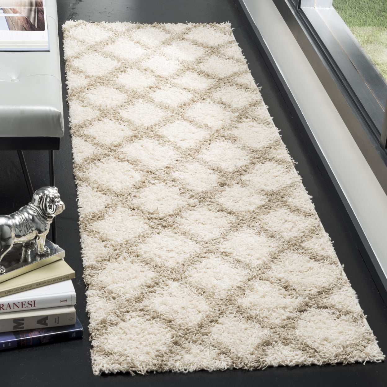 SAFAVIEH Dallas Jerrie Geometric Shag Area Rug, Ivory/Beige, 6' x 6' Round
