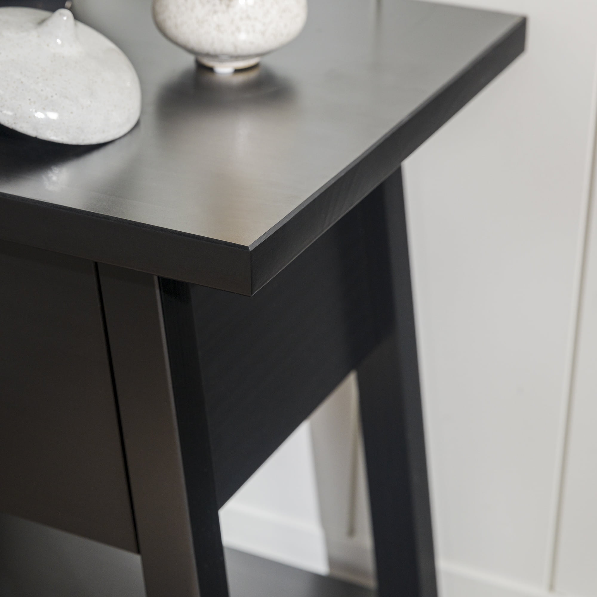 Hemnes bedside deals table black