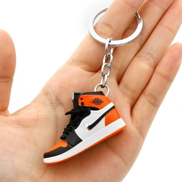 LLavero de Mini zapatillas de deporte 3D exquisito para fanáticos, llavero de recuerdo, colgante de llave de teléfono móvil, modelo exquisito, regalos decorativos