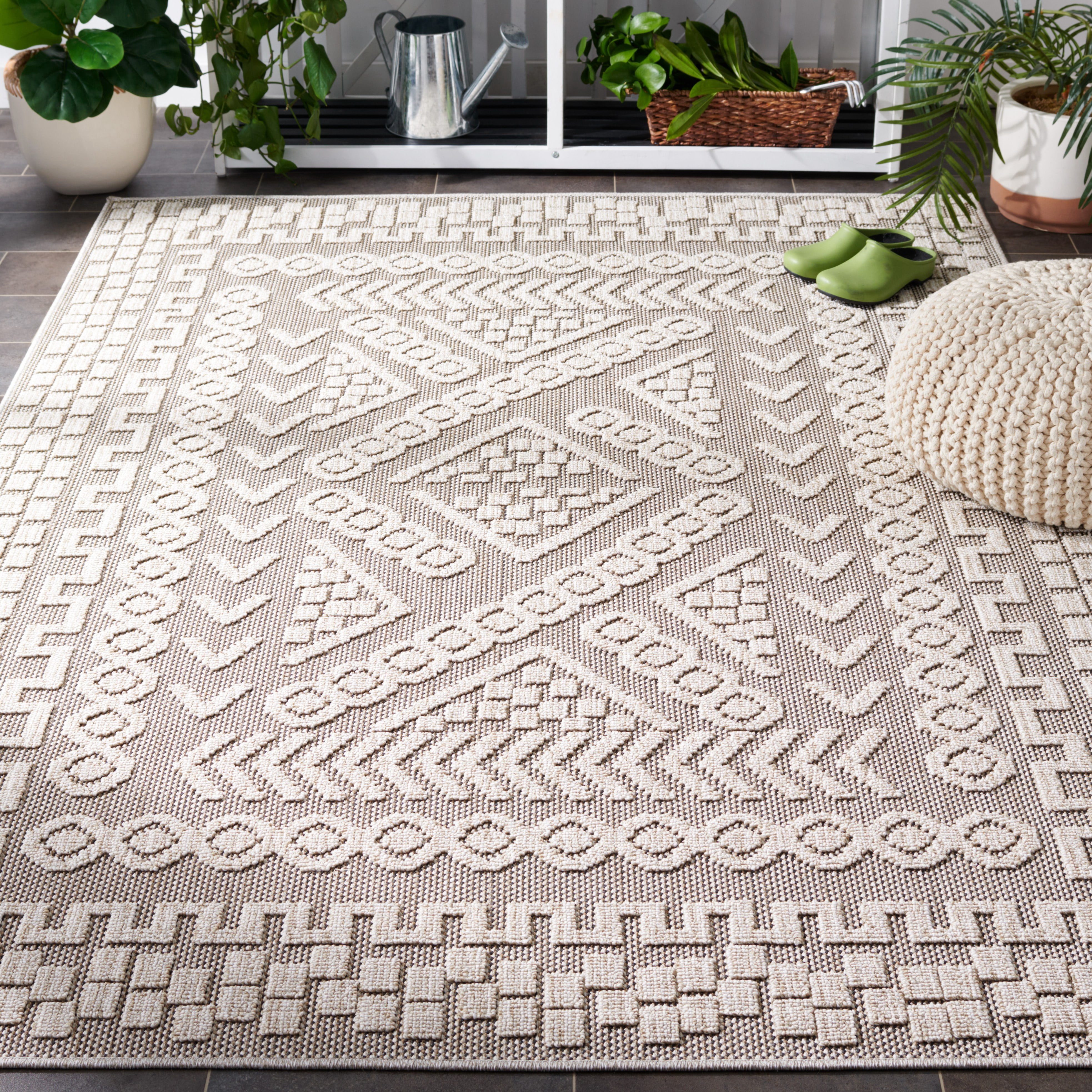 SAFAVIEH Global Hermite Bordered Indoor/Outdoor Area Rug, Beige/Light Beige, 4' x 6'