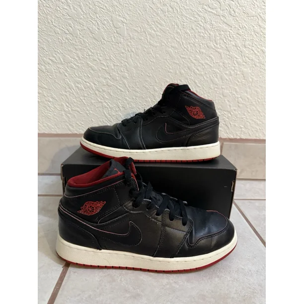 Rare N I-K-E A i r-Jor-dan 1 Mid Bred Size 7Y Black White Red With non Original box