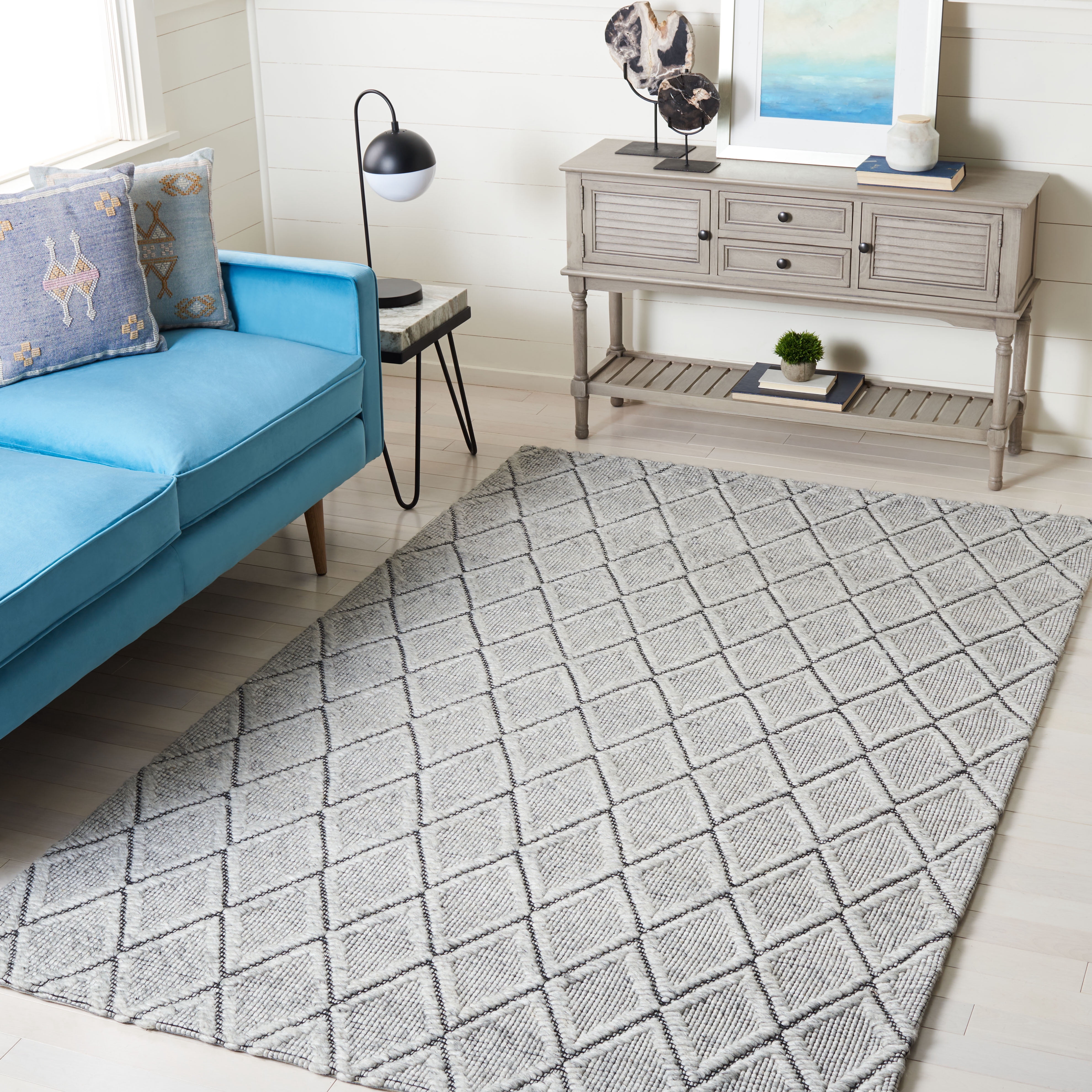 SAFAVIEH Marbella Aniyah Diamond Area Rug, Light Grey/Black, 8' x 10'