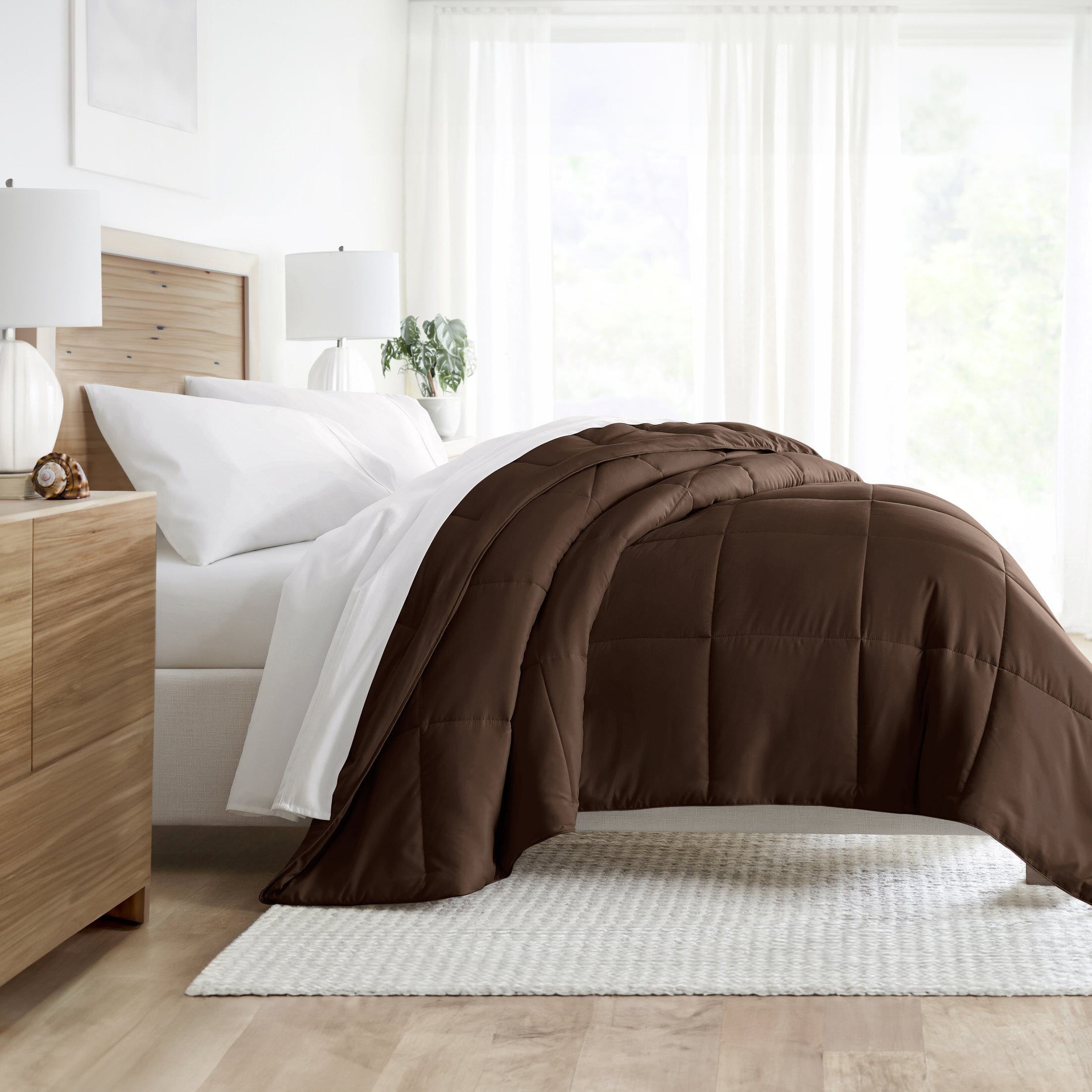 Noble Linens Chocolate All Season Lightweight Down-Alternative Solid Comforter, King/Cal King