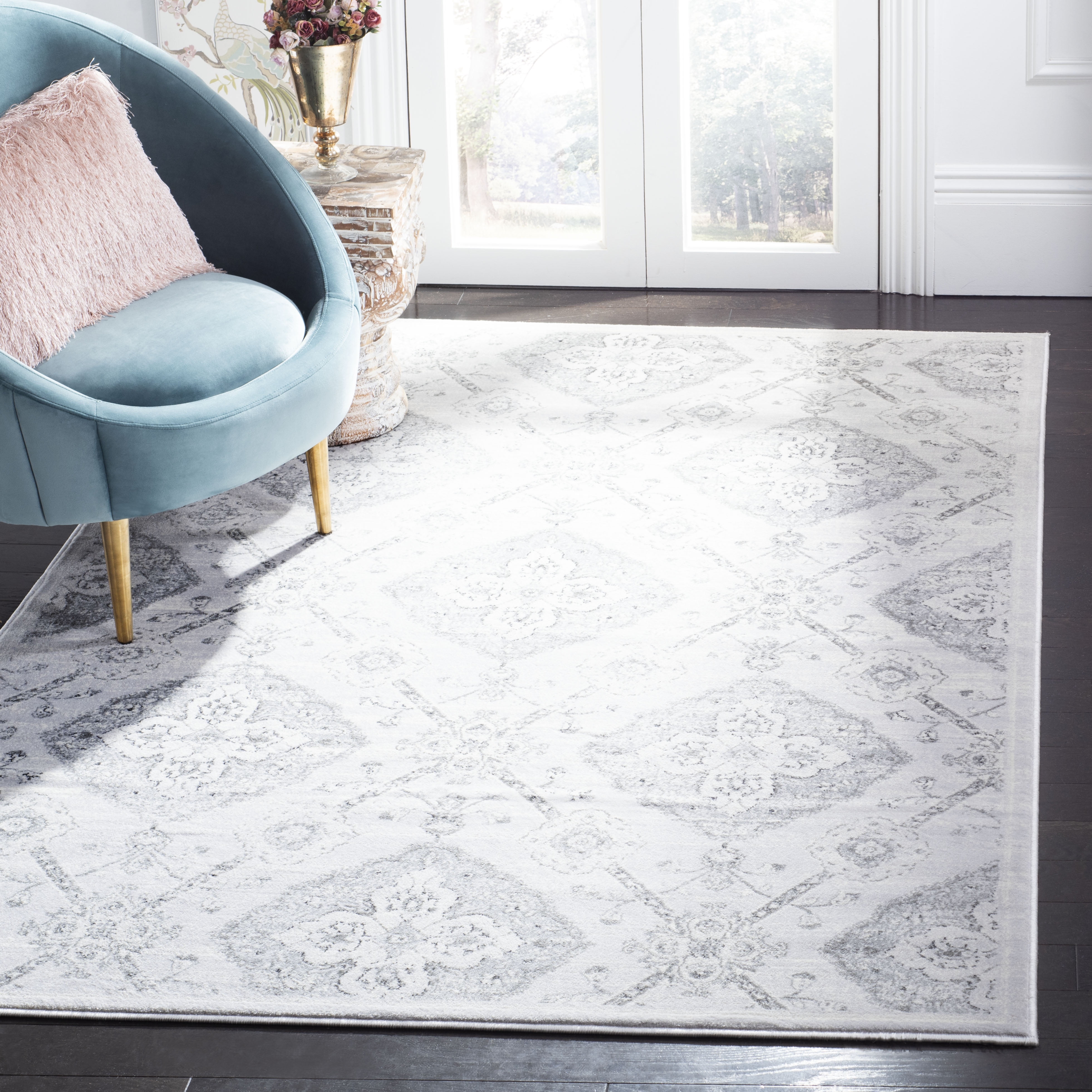 SAFAVIEH Carnegie Rosalynne Damask Area Rug, Silver/Grey, 6'7" x 9'2