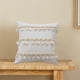 thumbnail image 5 of Funda de cojín decorativa beige con borlas | Funda de cojín cuadrada de poliéster de 45 x 45 cm para sofá, silla, cama o coche | Sin relleno | Cierre de cremallera fácil para decoración del hogar, 5 of 6