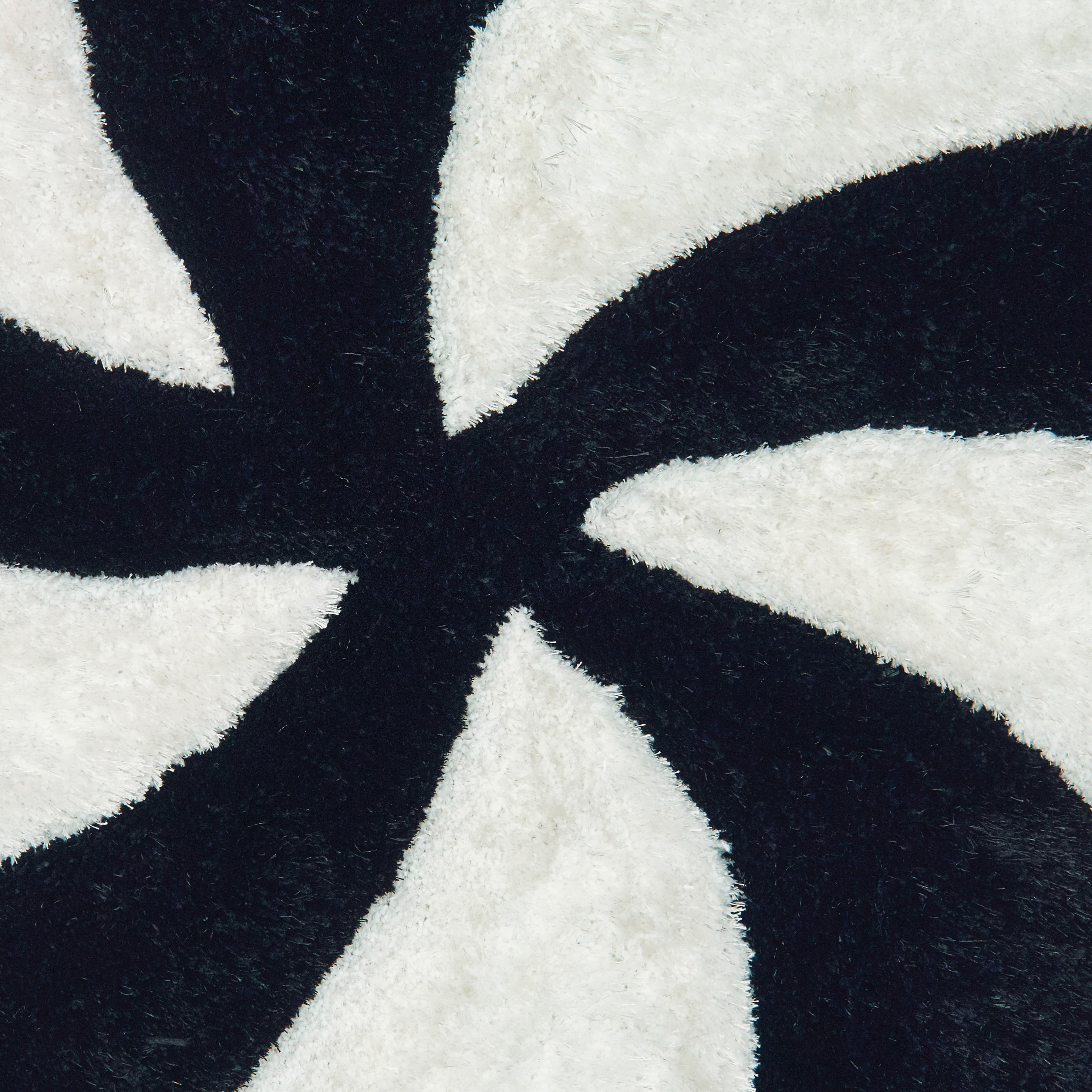 United Weavers Veria Agba Shag Black Hand Carved Polyester Area Rug