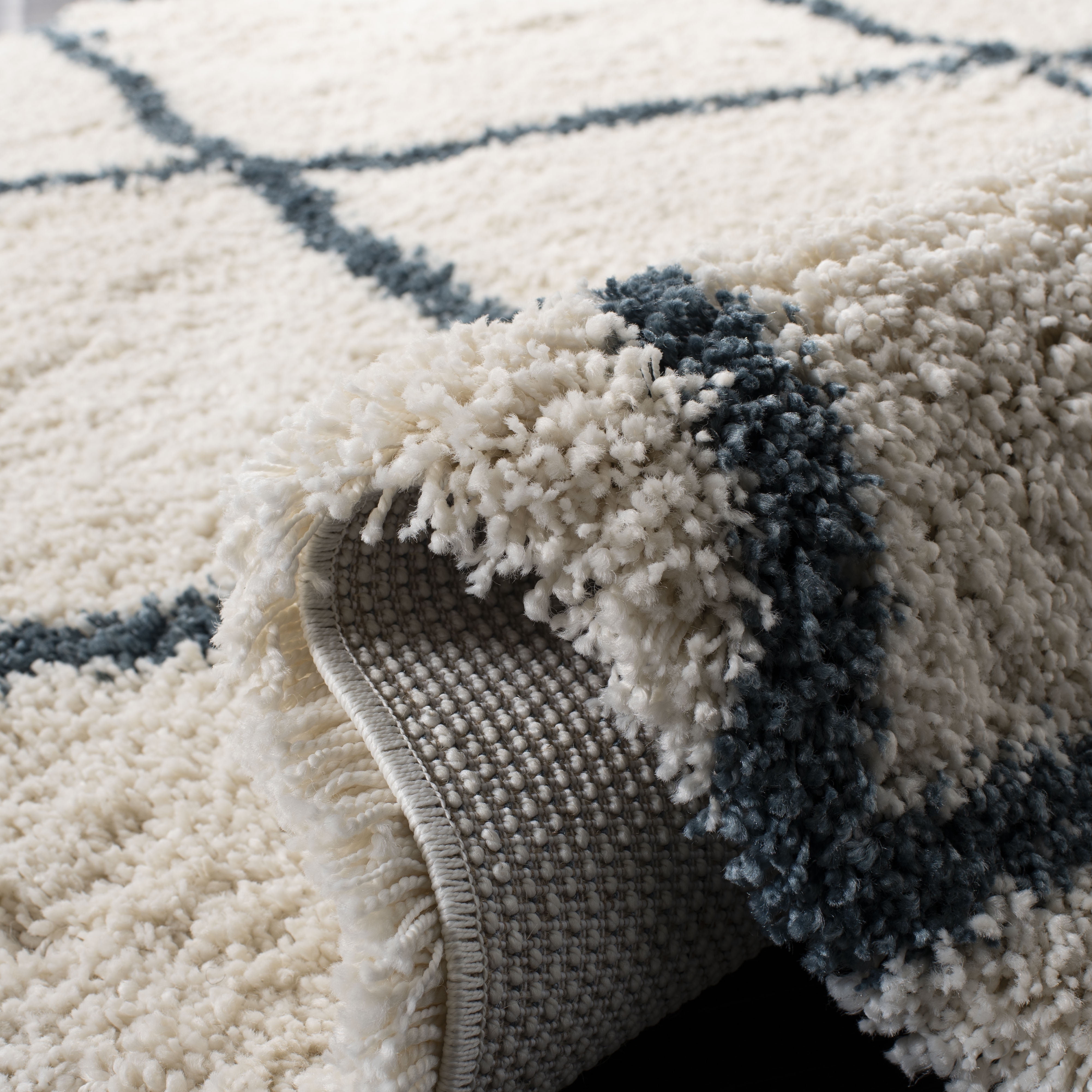 SAFAVIEH Hudson Amias Geometric Shag Area Rug, Ivory/Slate Blue, 5'1" x 7'6"
