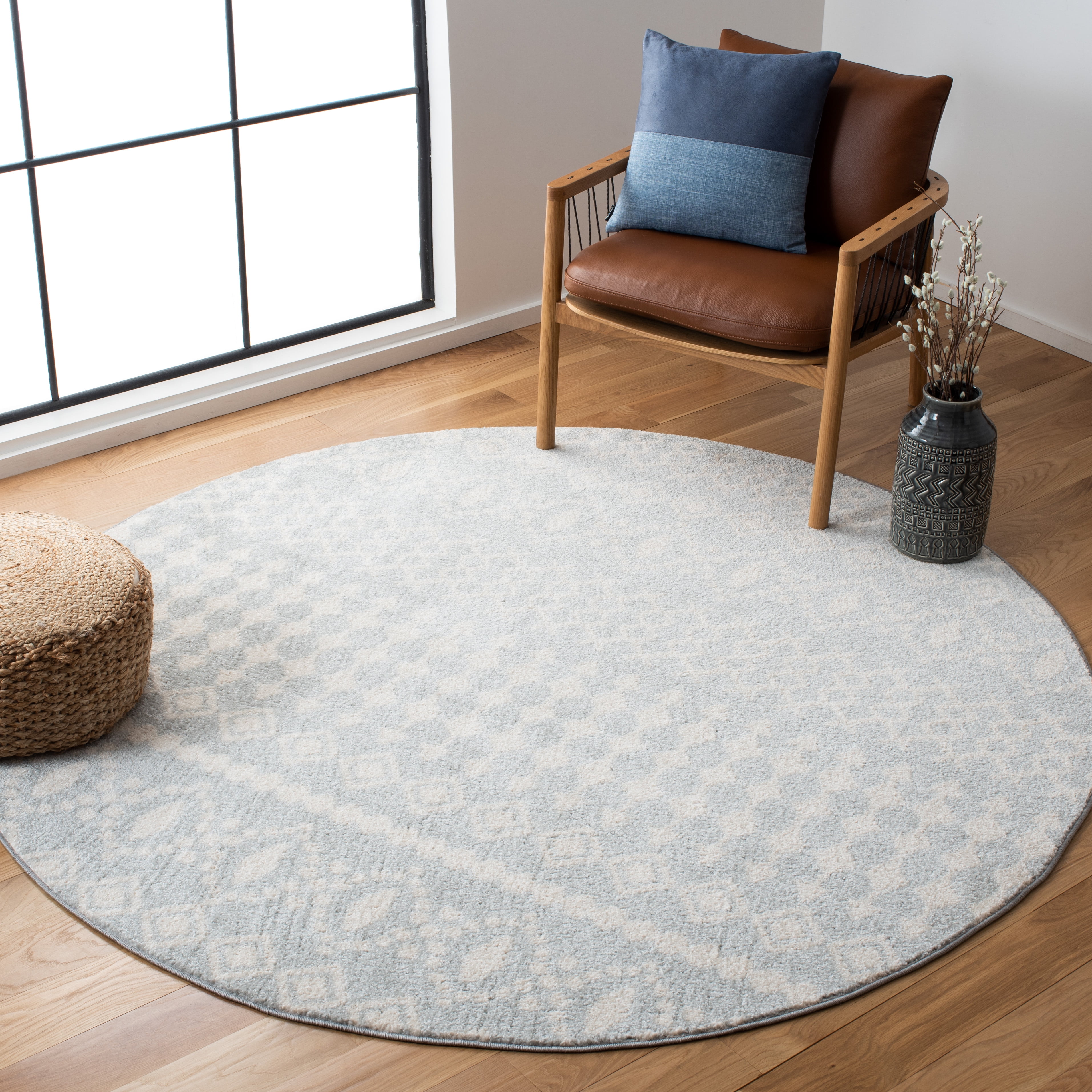 SAFAVIEH Tulum Herbert Oriental Area Rug, Light Grey/Ivory, 6'7" x 6'7" Round