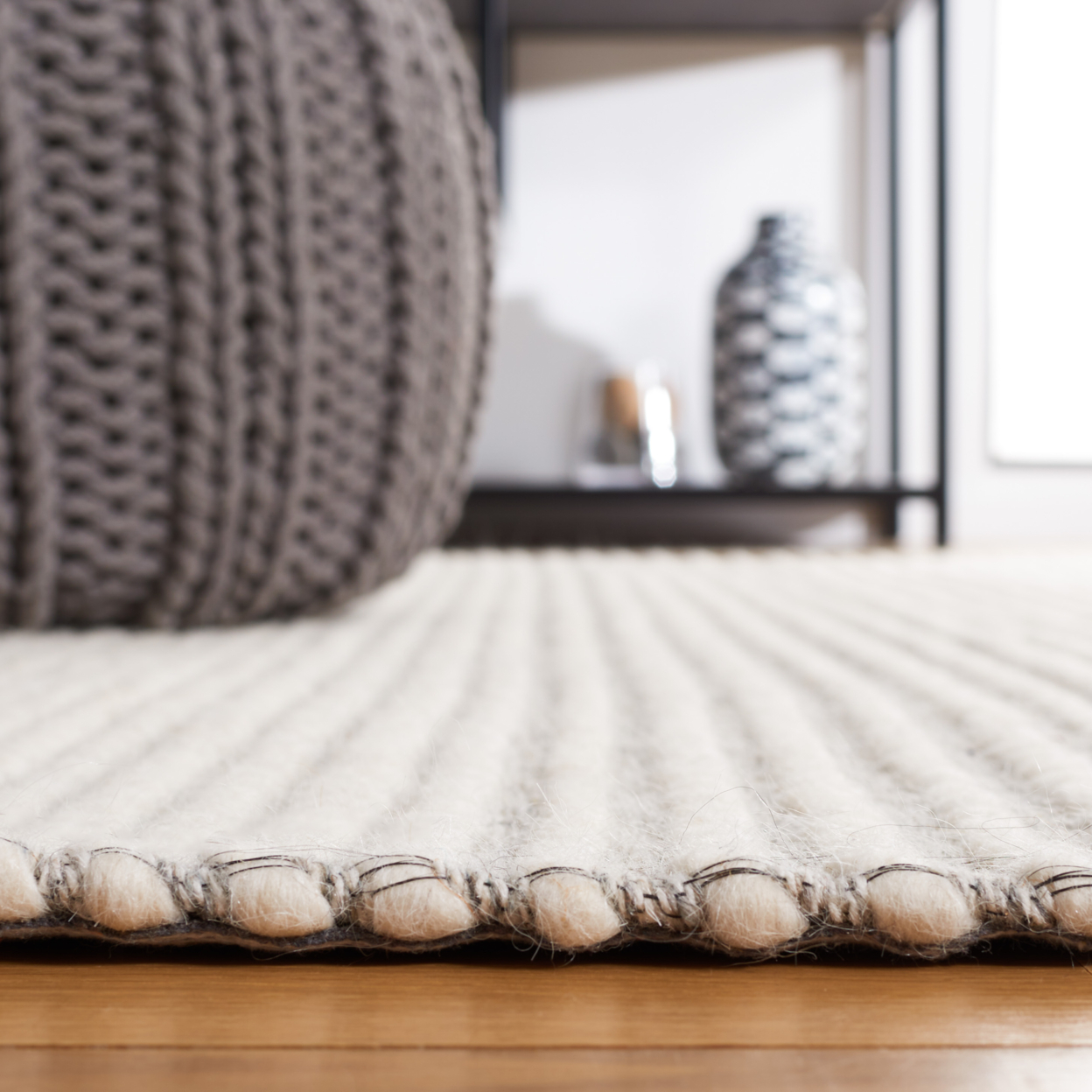 SAFAVIEH Marbella Peronal Distressed Area Rug, Ivory/Grey, 4' x 6'