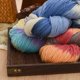 thumbnail image 3 of Nvzi Hilo multicolor para ganchillo, 1 pieza, material mezclado de alta calidad, adecuado para tejedores de todos los niveles, ideal para bufandas, gorros y decoración del hogar DIY. Estilo T, 3 of 4