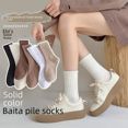 thumbnail image 3 of Calcetines de mujer de otoño e invierno con rayas verticales de color liso, calcetines de longitud media, calcetines apilados sin hueso, medias deportivas para estudiantes, 3 of 4
